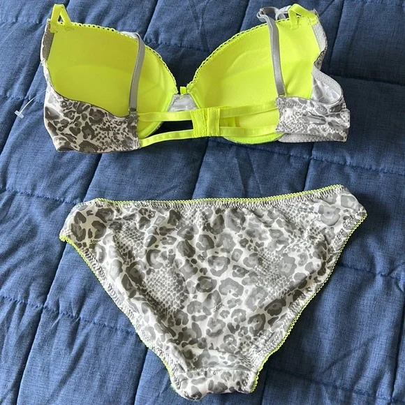 XOXO Bra and Panty Set - Picture 5 of 10